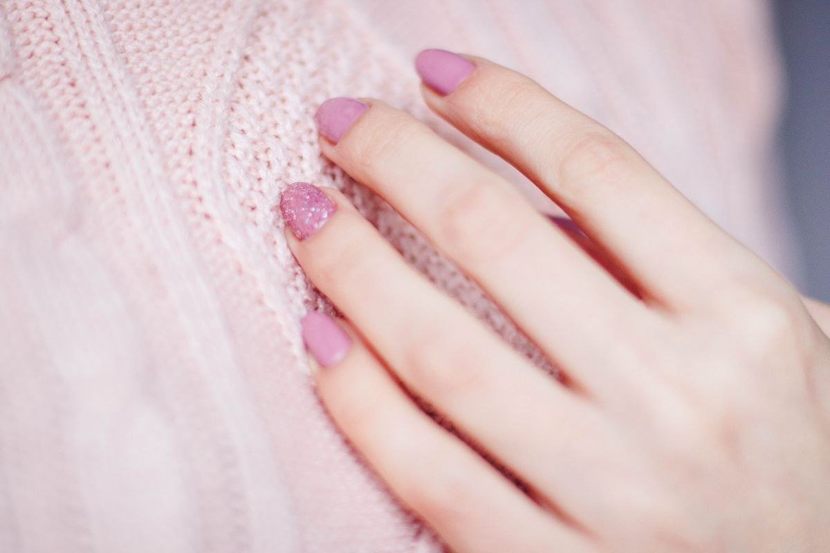 Short squoval jelly pink chrome nails with delicate shine