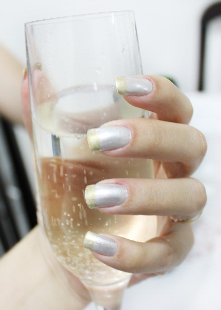 Tortoiseshell gold accent nails ideas - Warm Tortoiseshell Ombre and Gold Flakes