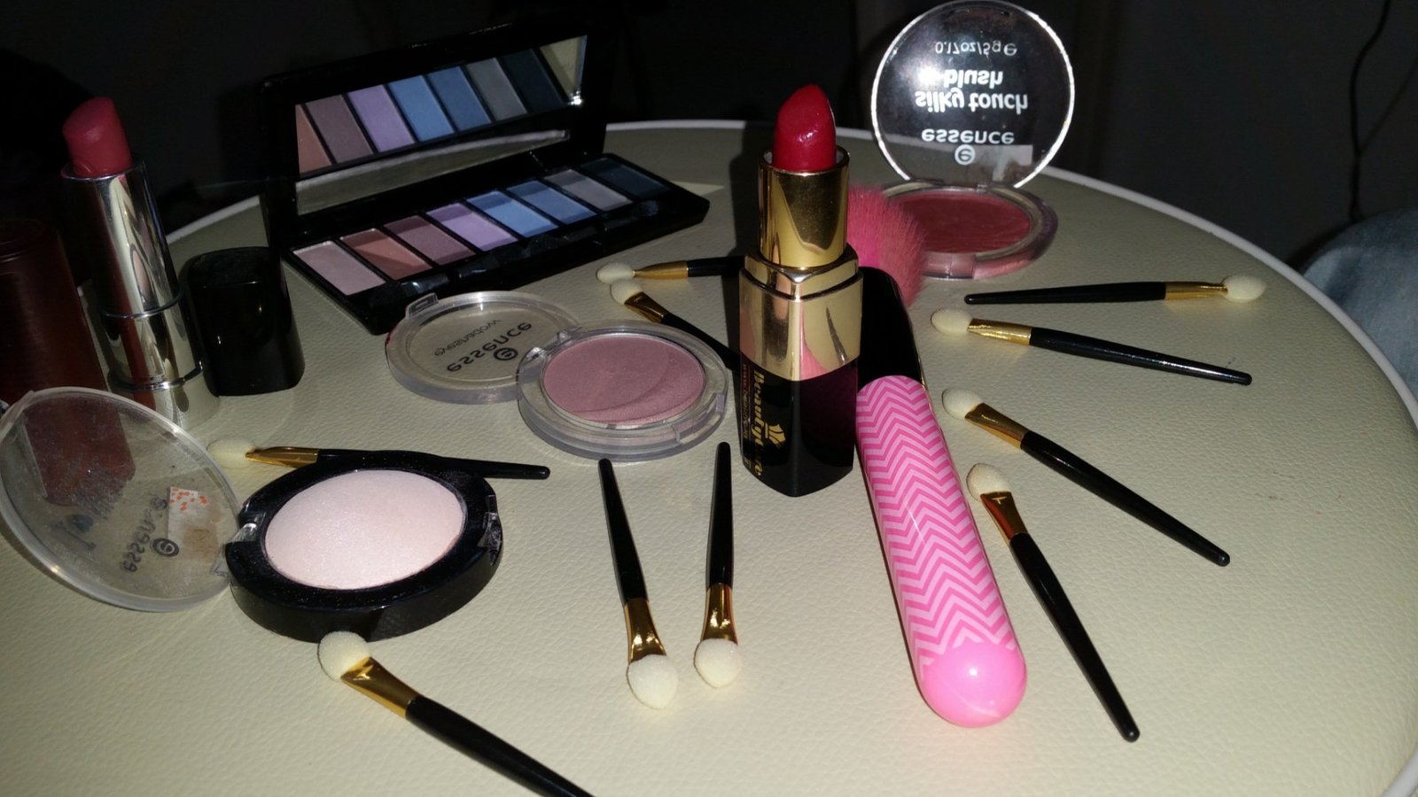 Draping method with jelly blush makeup tutorial sweeping color toward temples