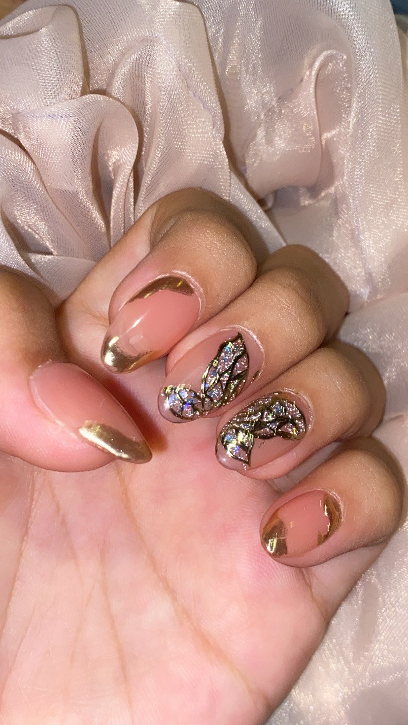 Tortoiseshell gold accent nails ideas - Tortoiseshell Almond Nails With Gold Rings