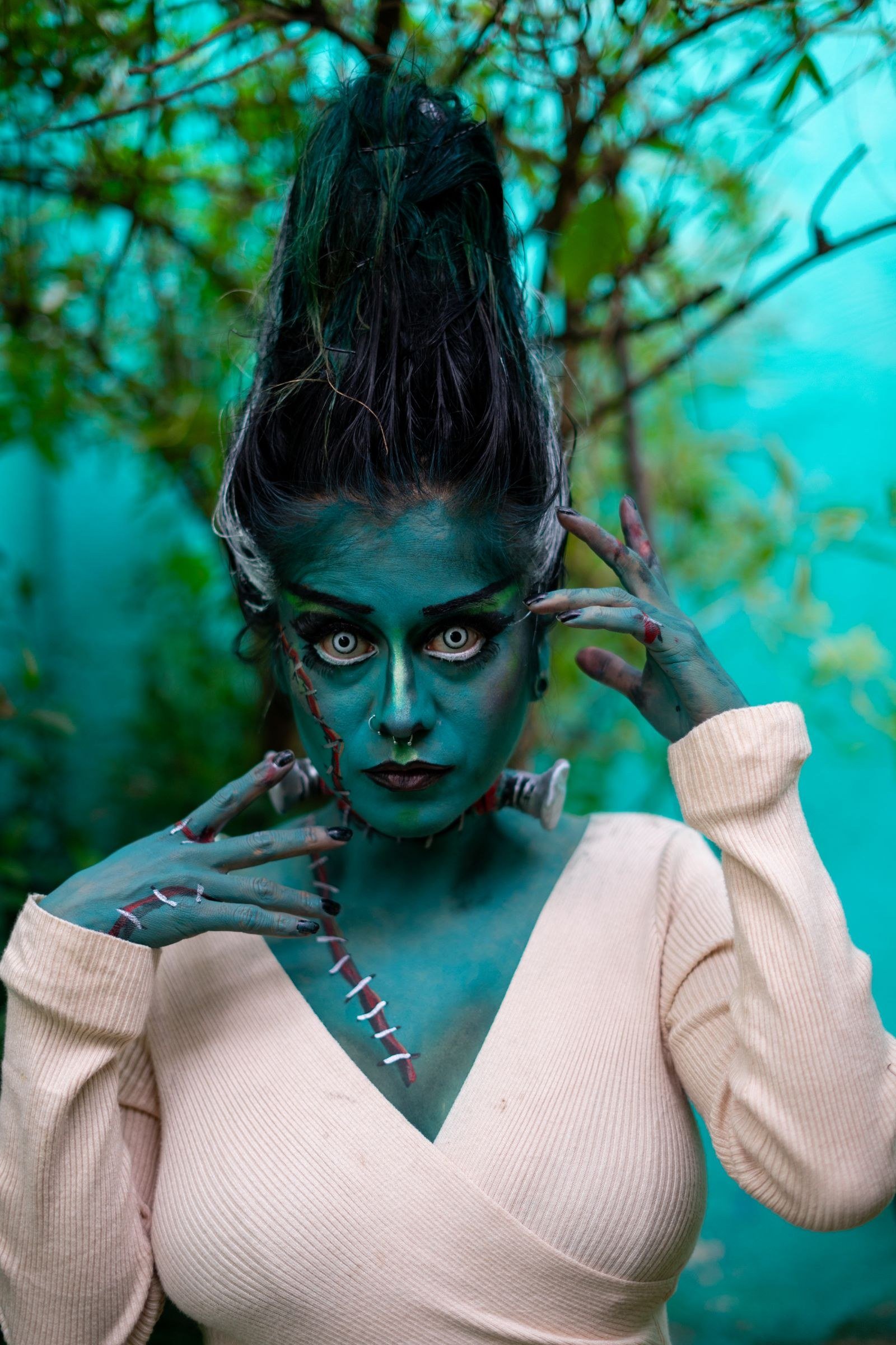 alien inspired makeup ideas — 12. Contact Lenses for Otherworldly Eyes