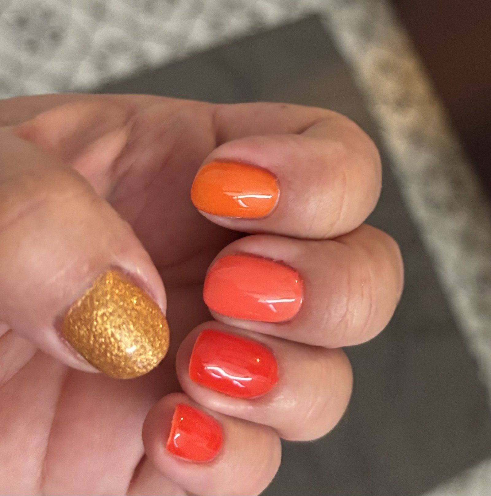 Tortoiseshell gold accent nails ideas - Tortoiseshell Marble Effect With Gold Veins