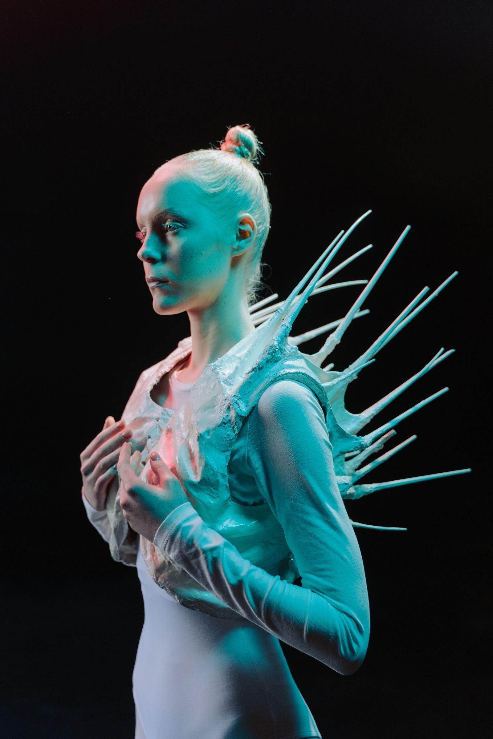 alien inspired makeup ideas — 16. Duo-Chrome Blush Transitions