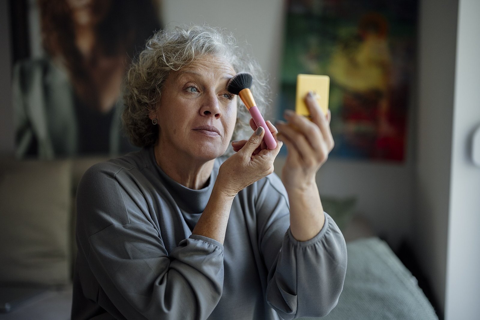 Barely-there everyday no mascara makeup look ideas with tinted moisturizer