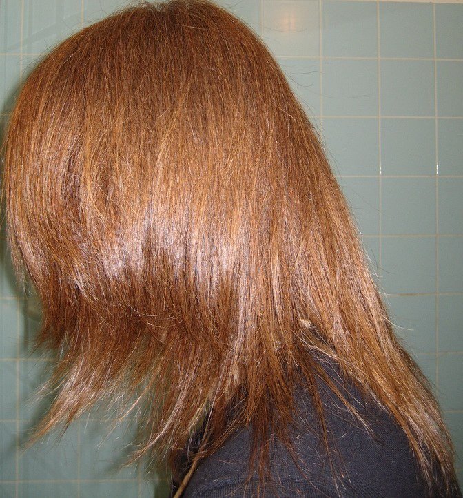 Deep skin tone model with rich dark oxidised copper waves