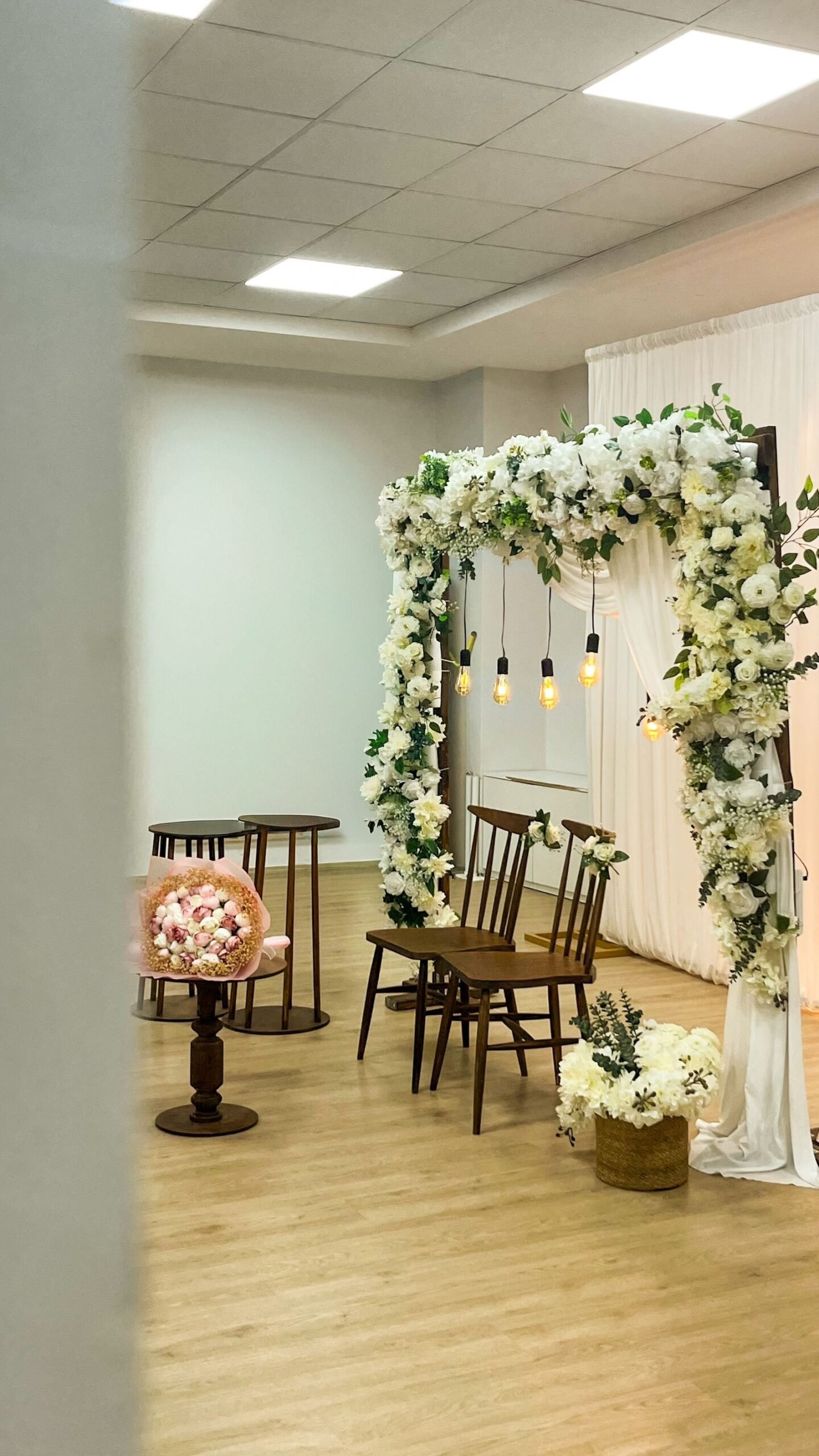 art deco wedding ideas — Flower Arrangements with a Deco Twist