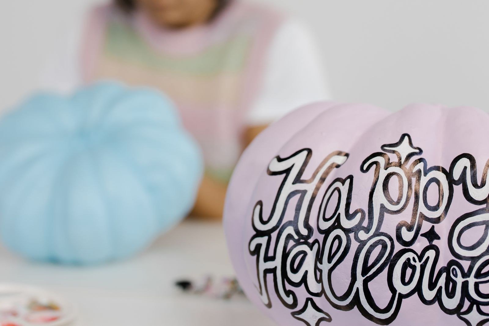 Choosing the Right Pumpkin to Paint for Ghost face pumpkin painting ideas
