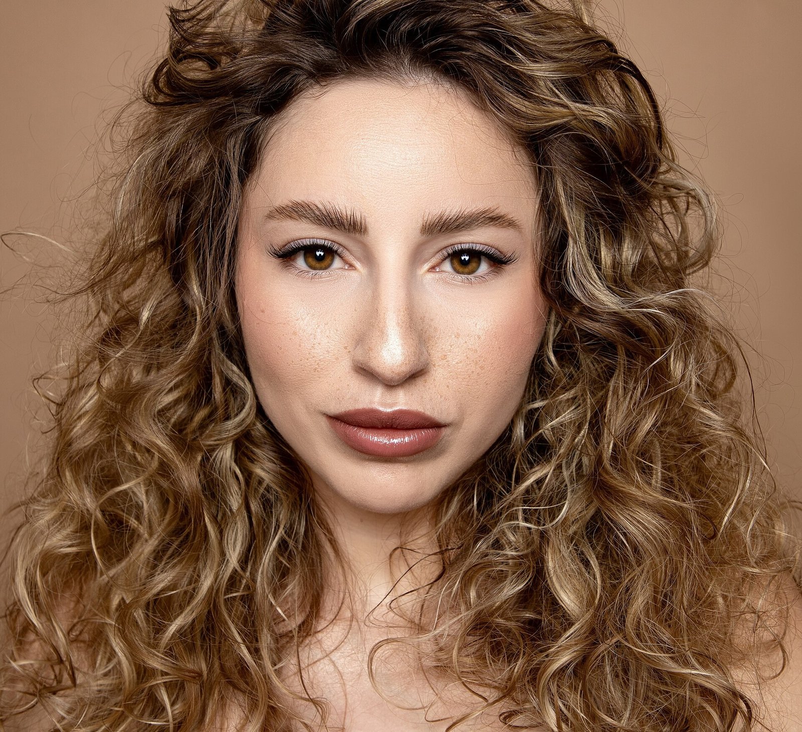 Heated eyelash curler creating a long-lasting curl on lashes