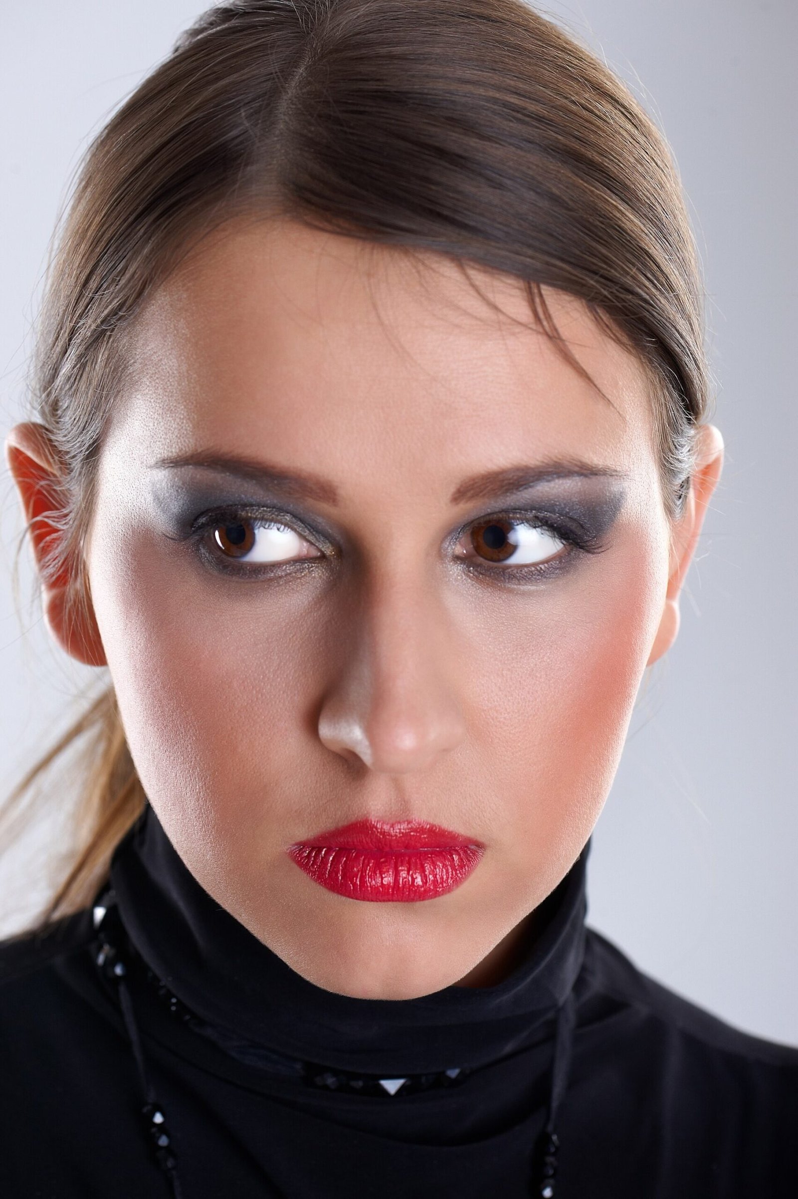 Evening vampy berry lips tutorial look with dramatic black cherry shade