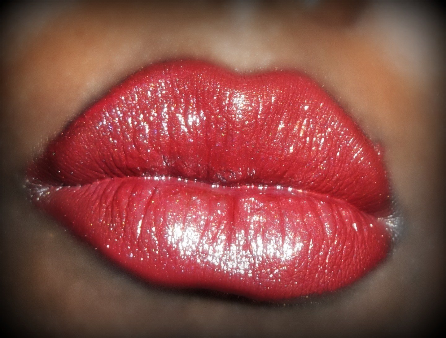 Vampy berry lips tutorial on fair skin with raspberry shade