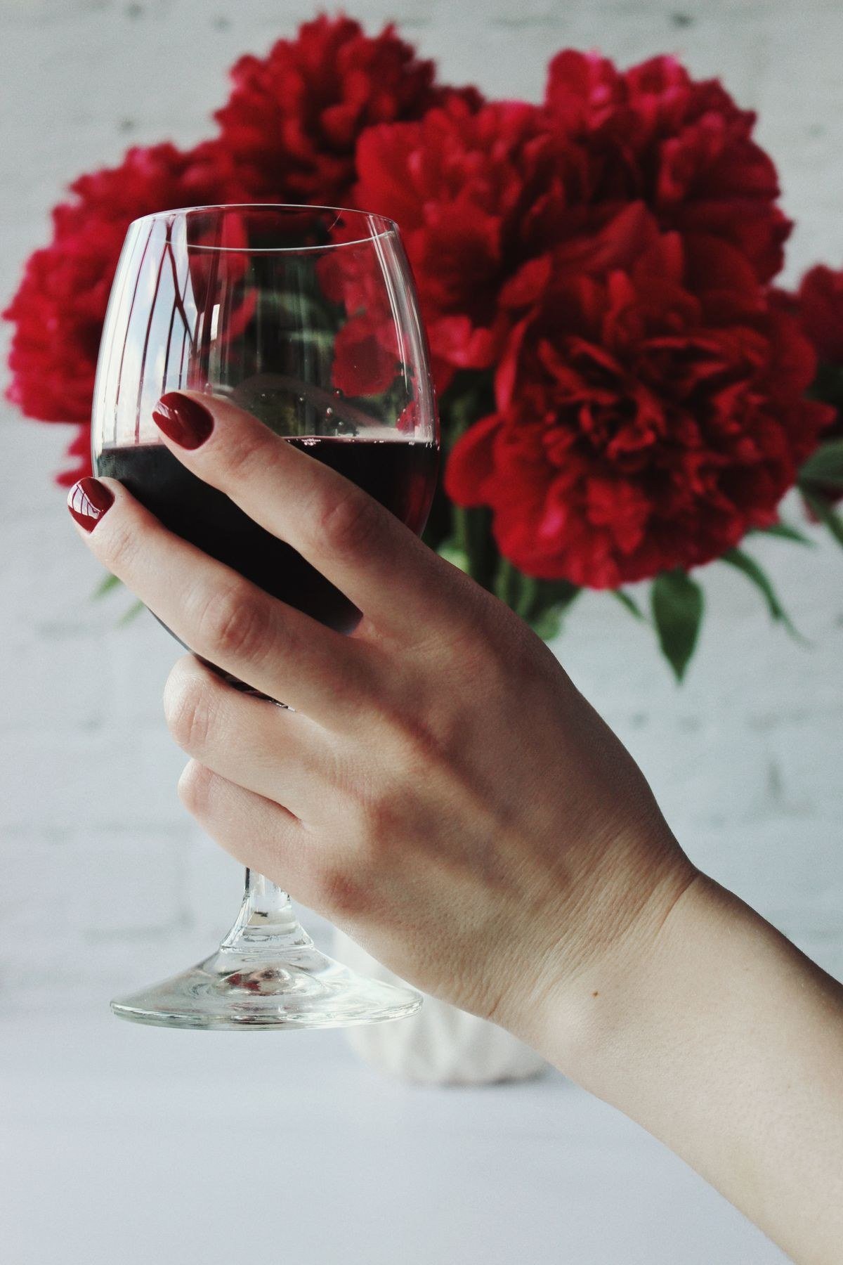 Classic center stripe dark red cat eye nails elegant design