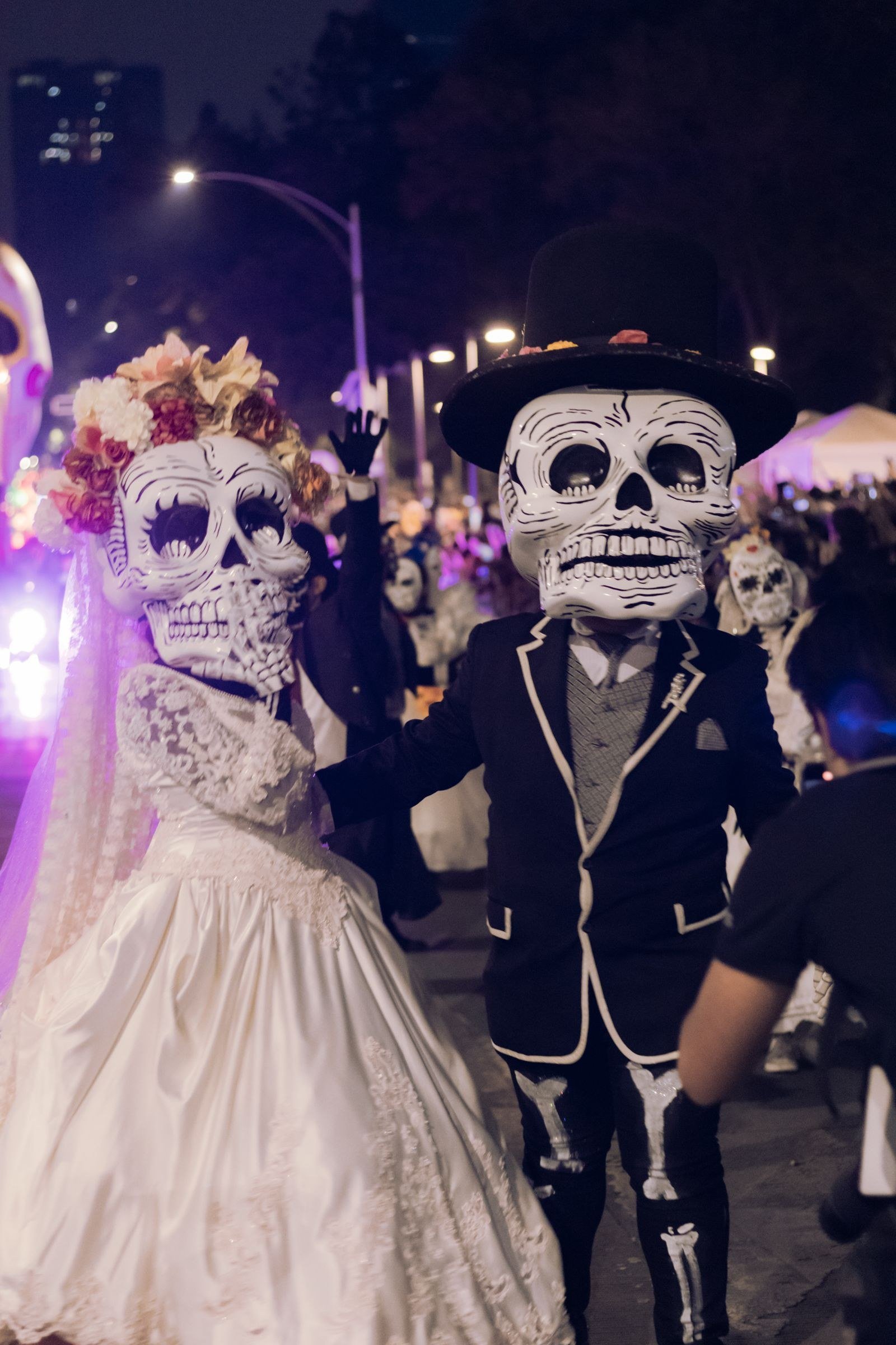 masquerade wedding ideas — 16. Entertainment Beyond Dancing