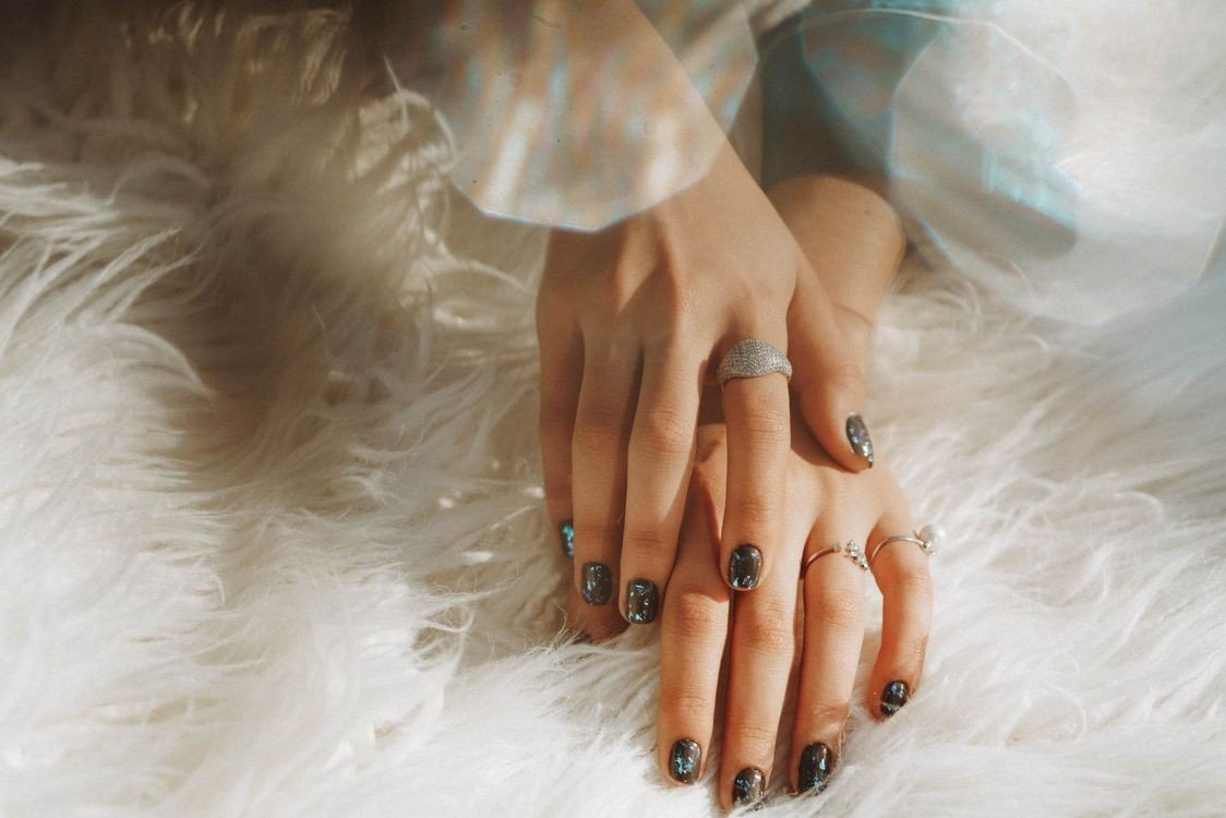 Cat Eye And Chrome Nails With Glitter example for Cat eye and chrome nails ideas