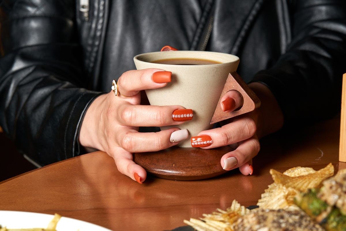 Fall inspired caramel nails with autumn seasonal style
