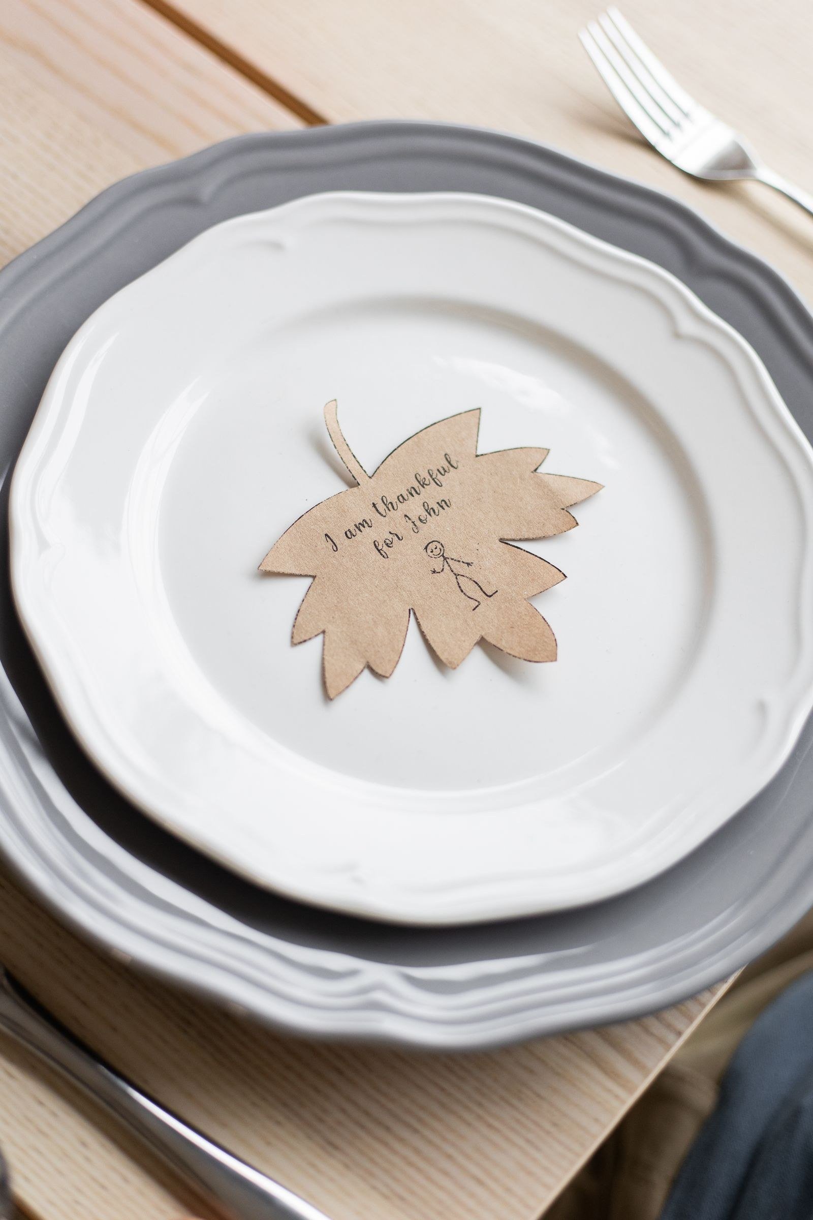 Serving Space and Buffet Layouts for Thanksgiving dinner table setting ideas