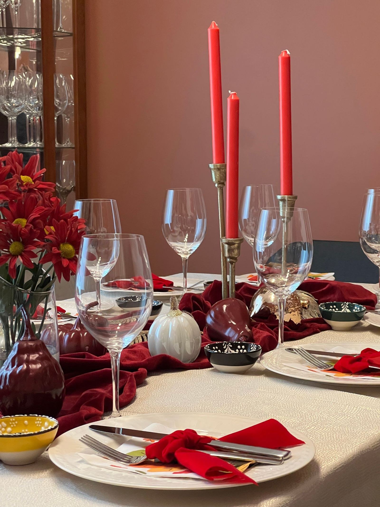 Final Checks Before Guests Arrive for Thanksgiving dinner table setting ideas