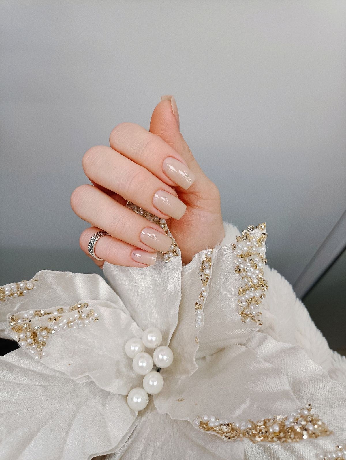 Fixing common caramel nail polish application issues