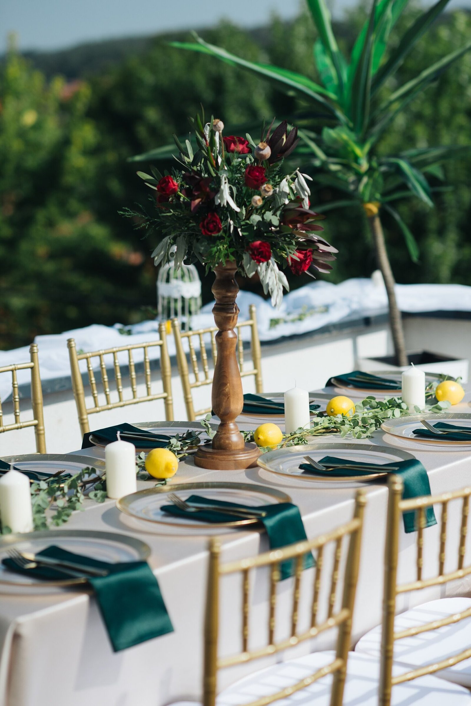 Mismatched vintage china in messy coquette wedding decor ideas place settings