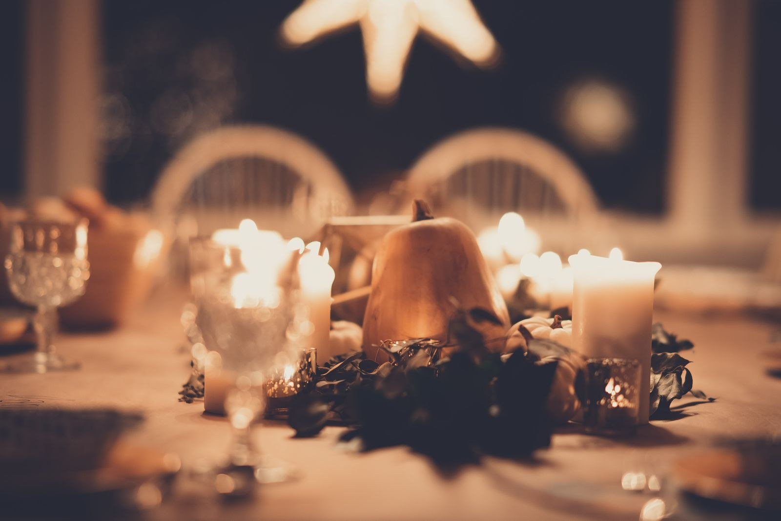 Wooden Boards and Natural Textures for Simple Thanksgiving tablescapes ideas