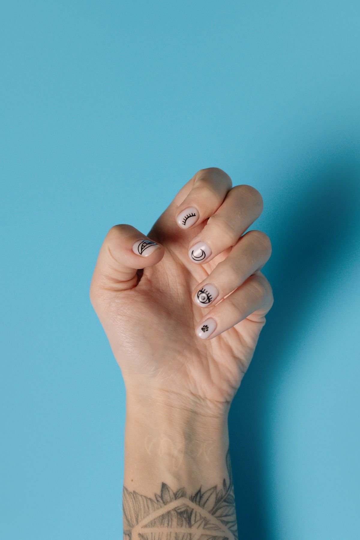 Candy corn tip nails ideas - Candy Corn Tips and Gold Detailing