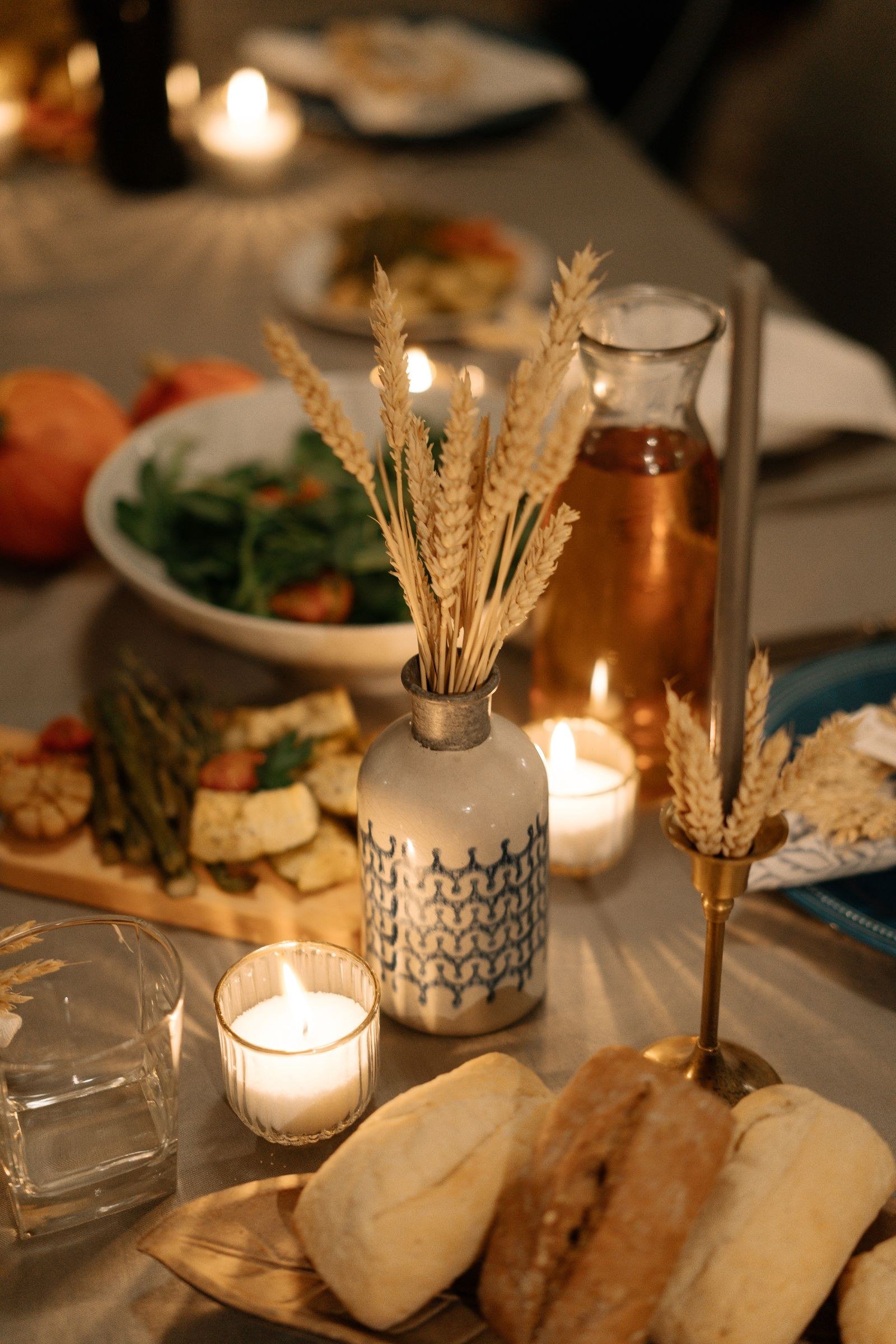 Seasonal Touches Without Clutter for Simple Thanksgiving tablescapes ideas