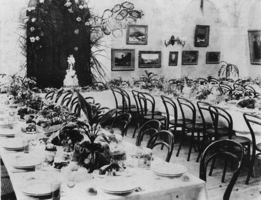Complete messy coquette wedding decor ideas vision with romantic reception