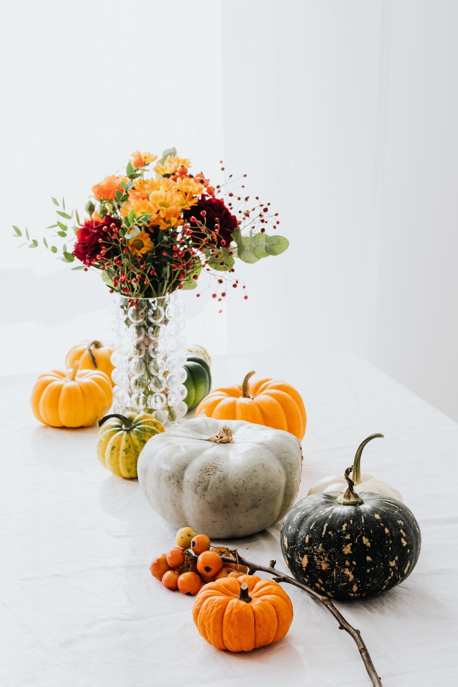 Wood Slice and Candle Displays for DIY Thanksgiving centerpieces ideas