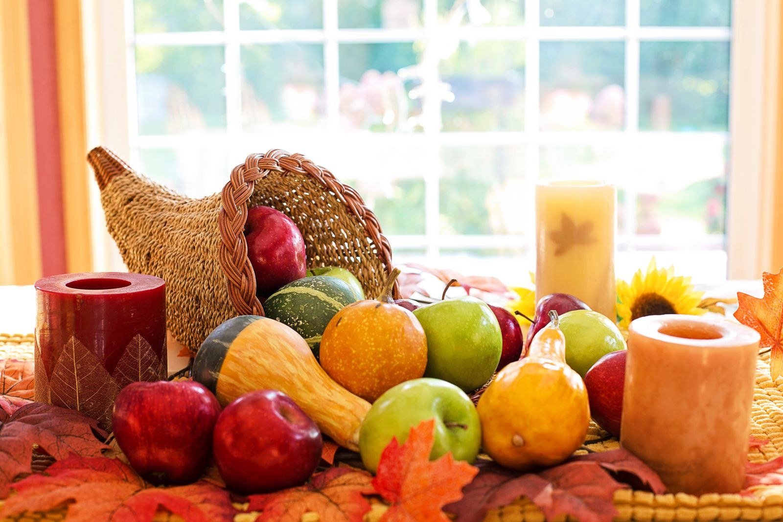 Floral Arrangements with Autumn Blooms for DIY Thanksgiving centerpieces ideas