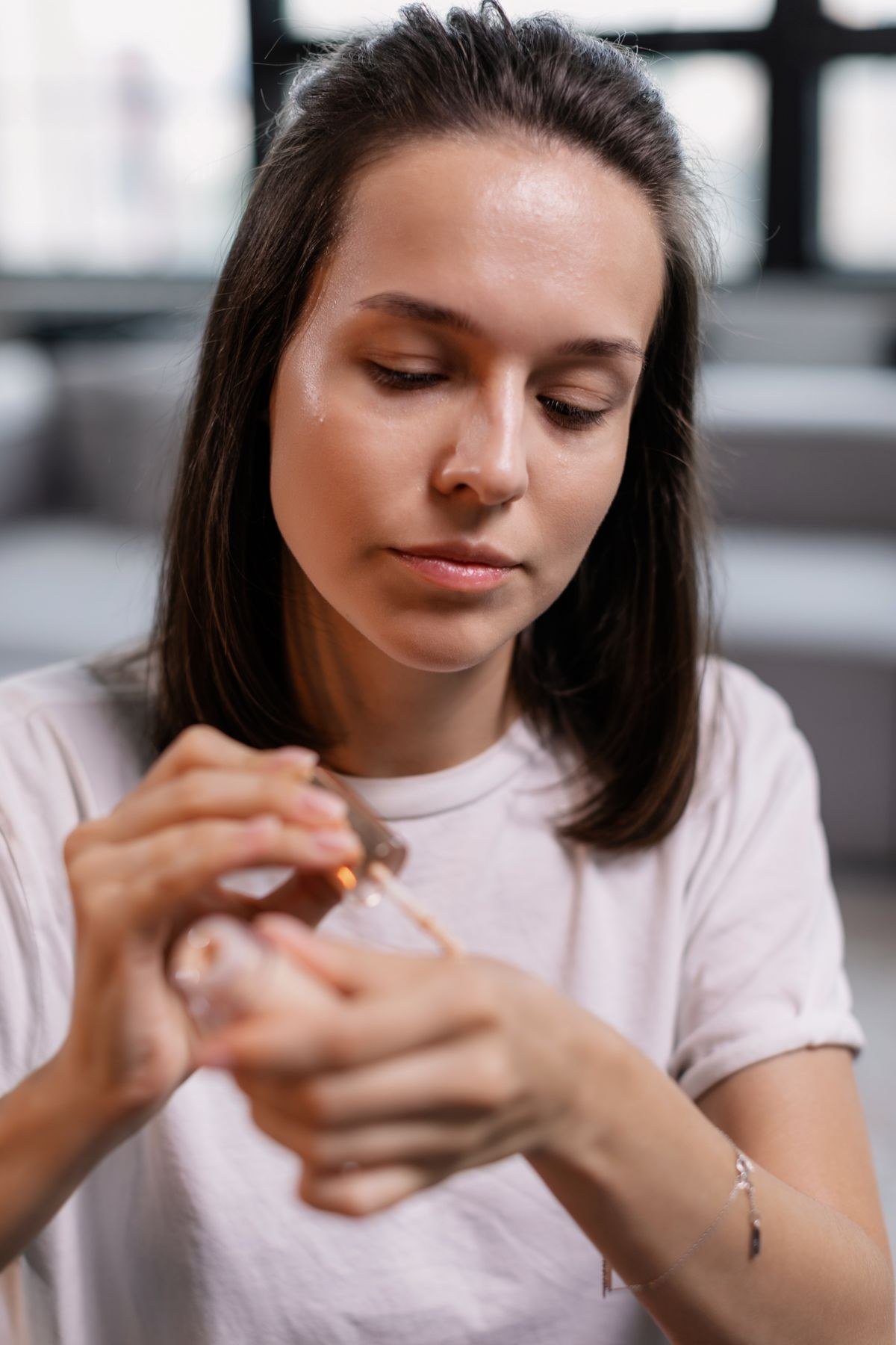 Applying blurring primer for smooth cloud skin makeup base
