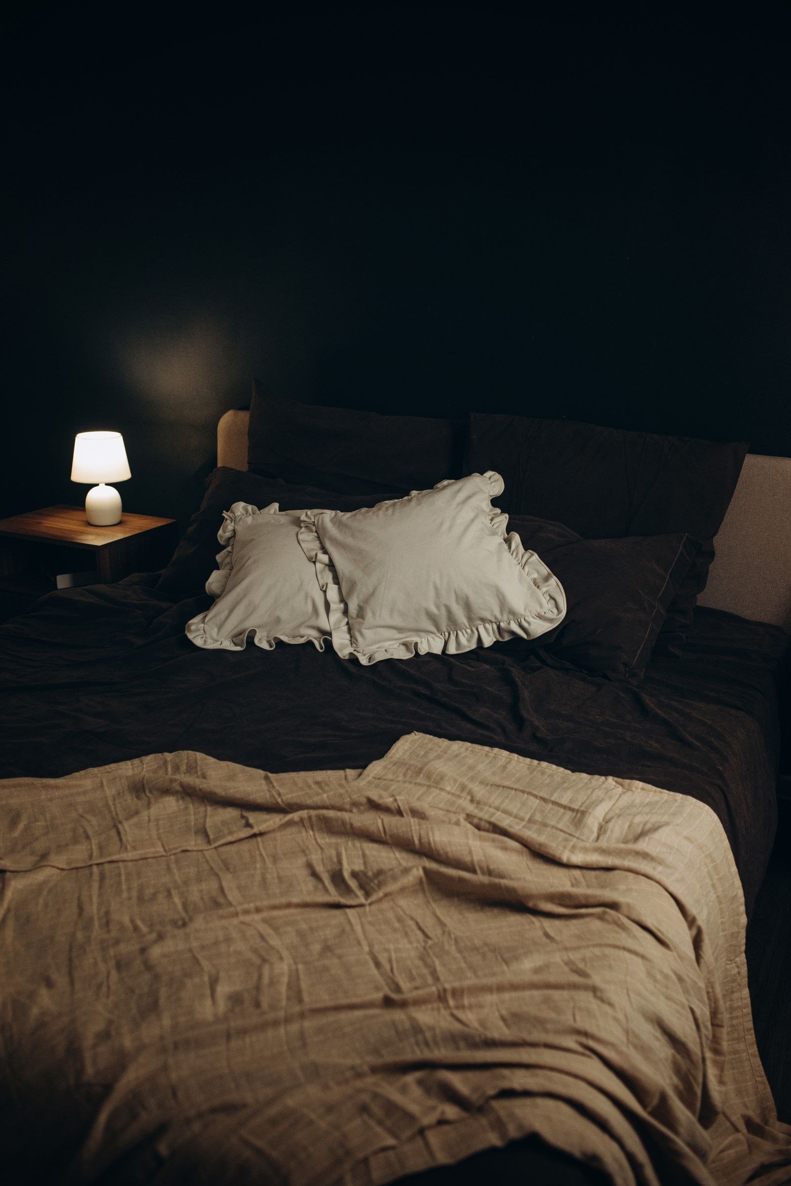 warm brown bedroom decor ideas — 9. Adding Green Plants