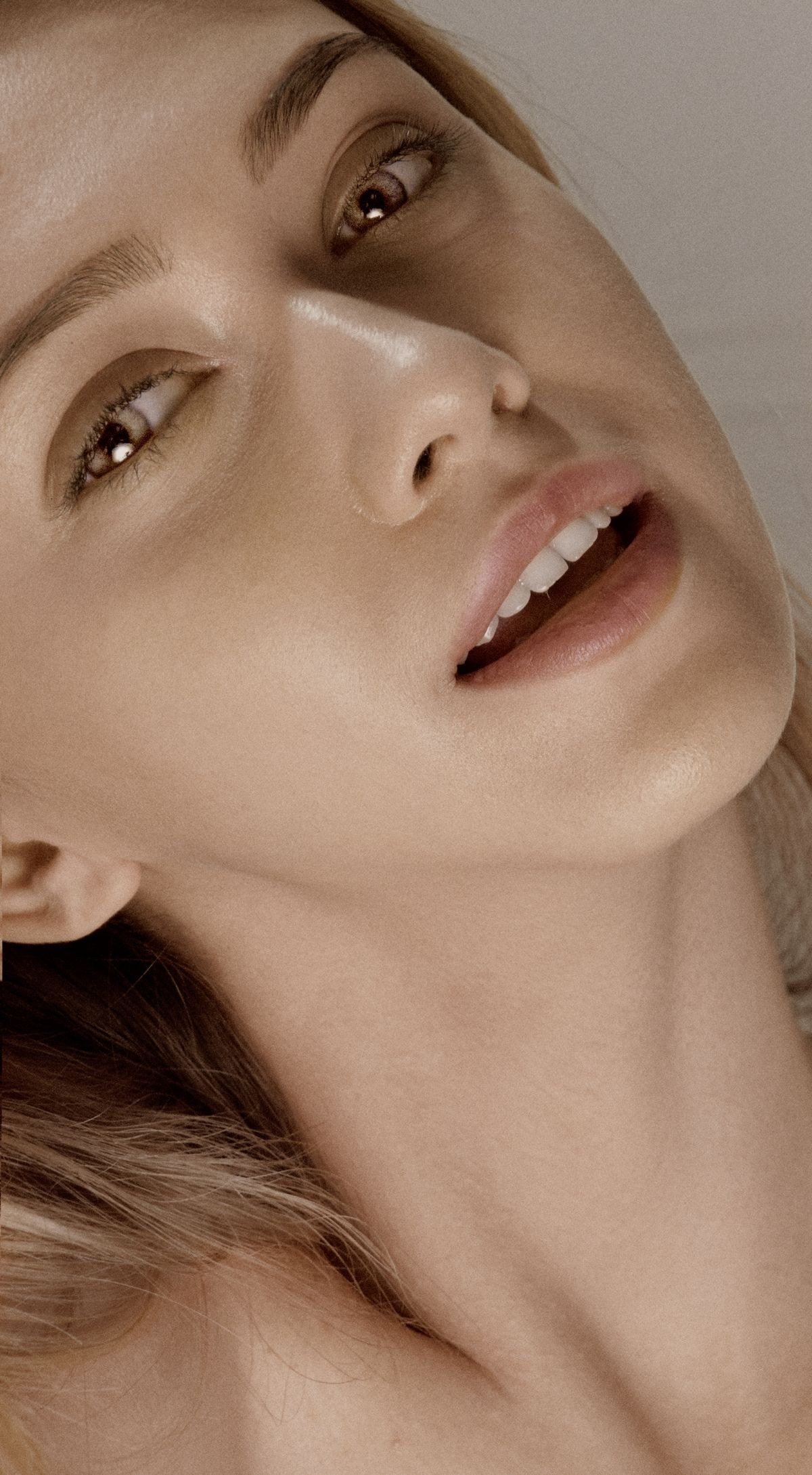 Soft contour application with fluffy brush for subtle definition