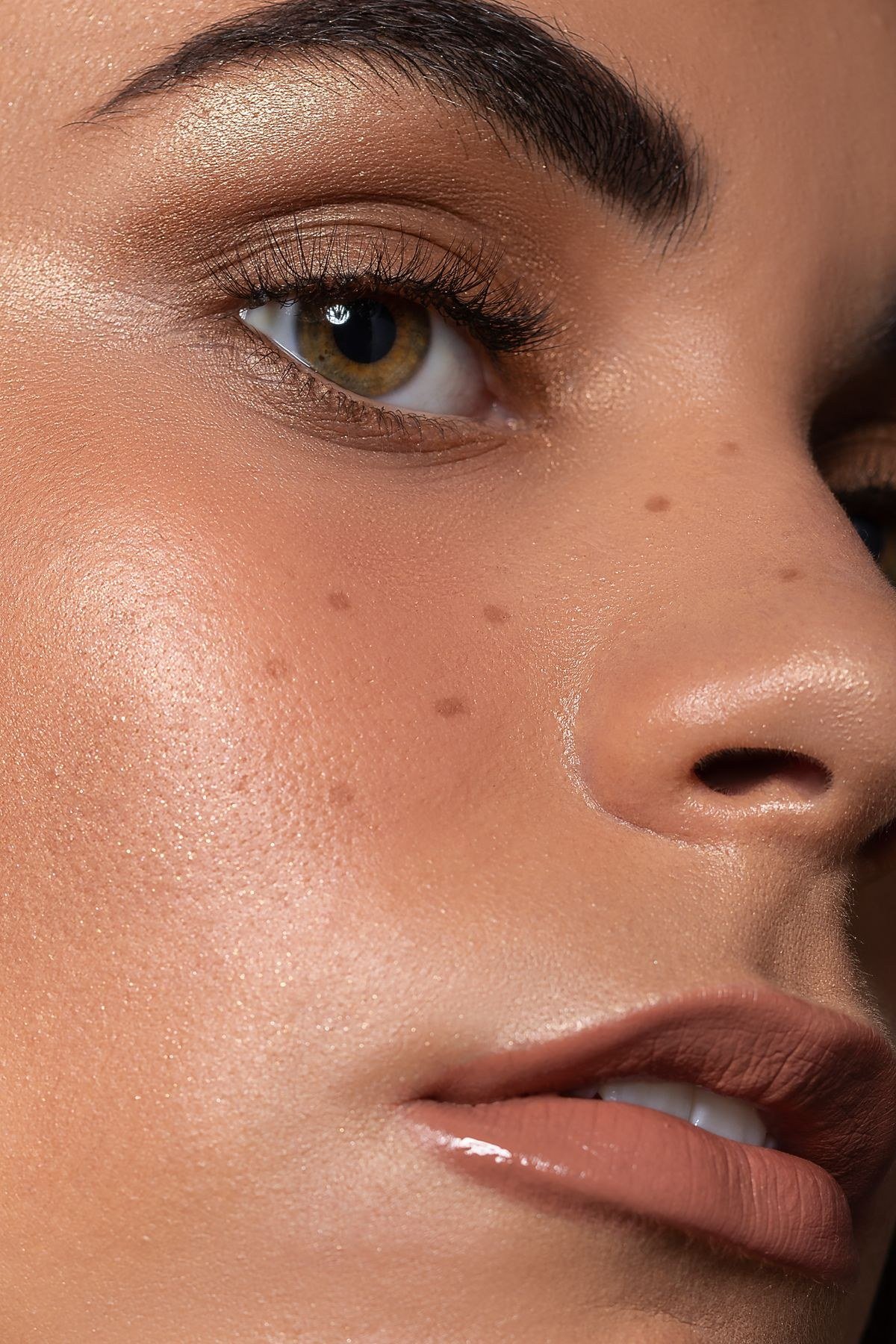 Zone-based cloud skin makeup for combination skin