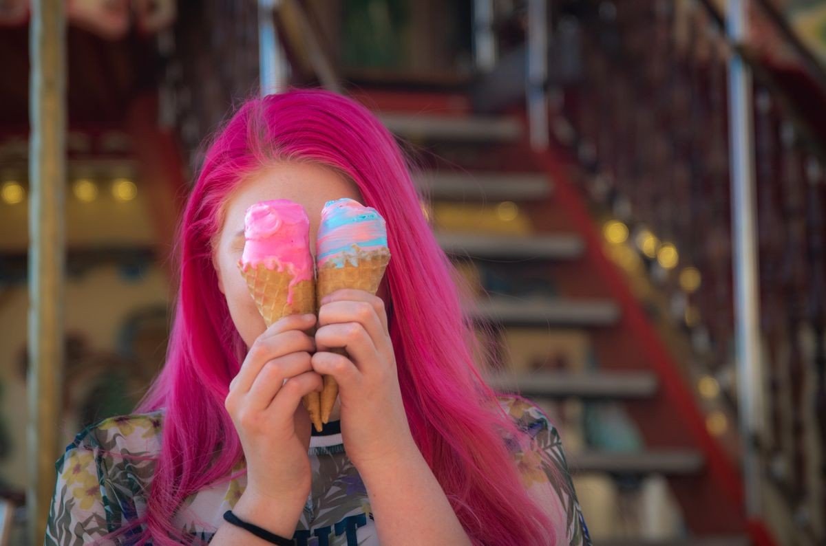 Choosing perfect pink hair dye streaks for your style