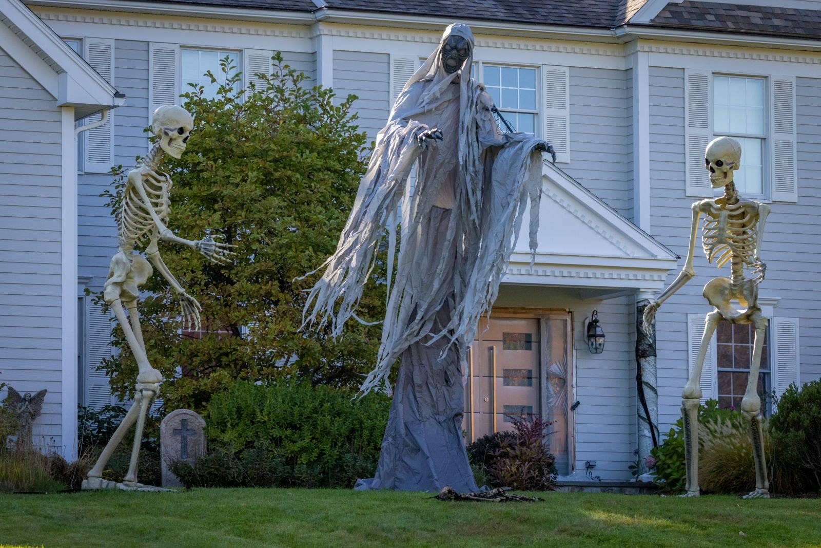 giant skeleton yard display ideas — Funny Scene Ideas: Skeleton Doing Chores