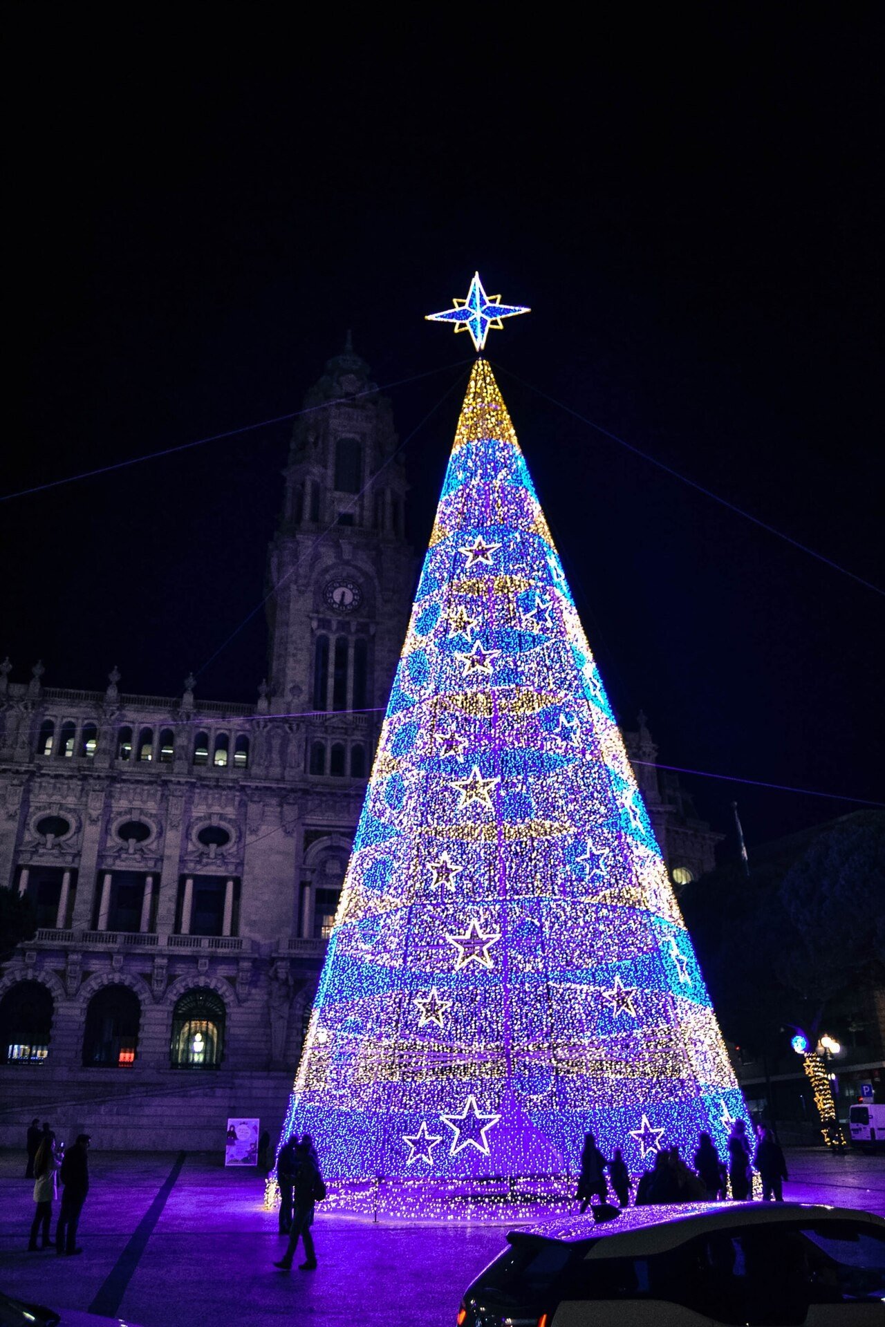 Mixing Textures: Glass, Glitter, and Frost for Blue and silver Christmas tree ideas