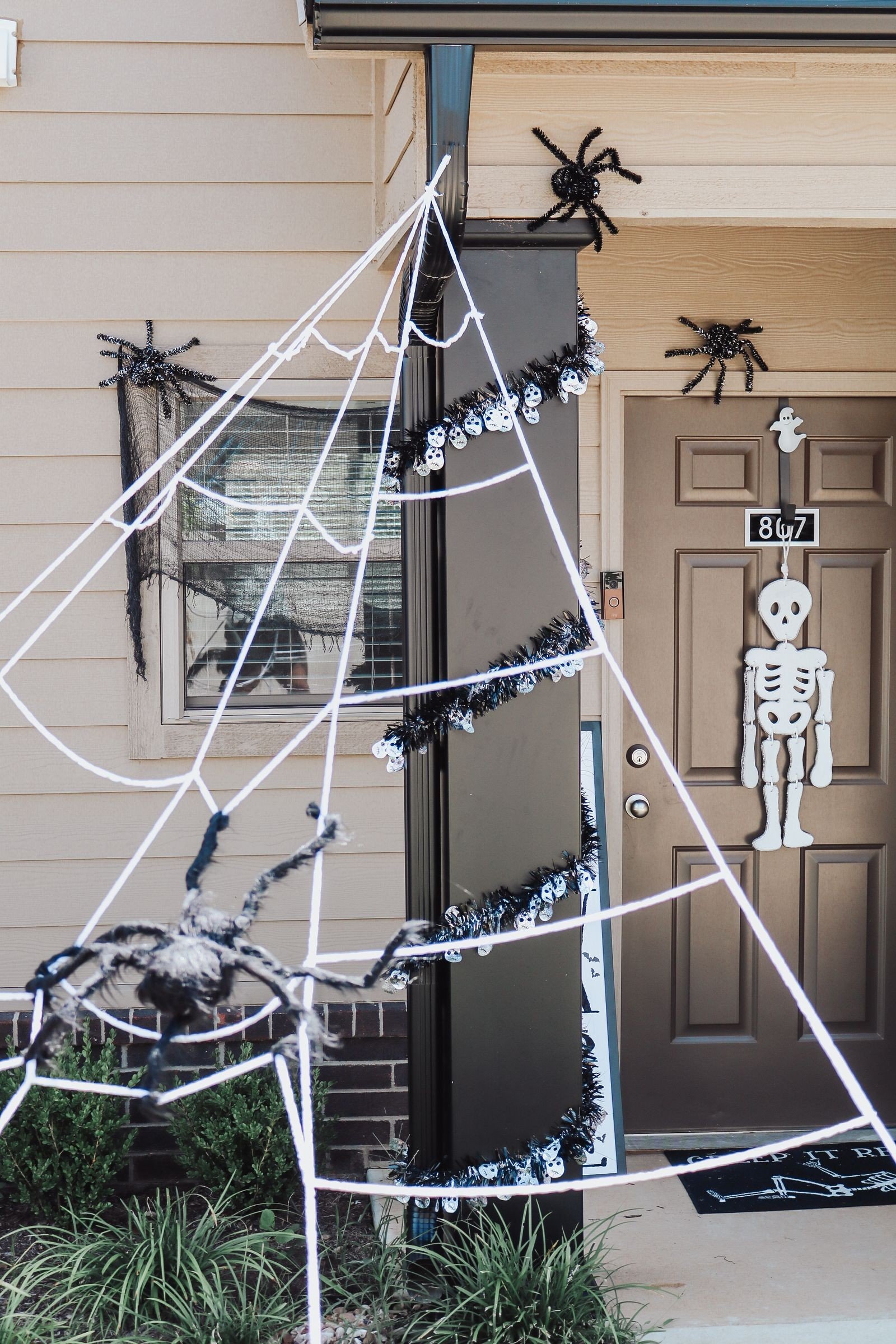 giant skeleton yard display ideas — Neighbor-Friendly Display Etiquette
