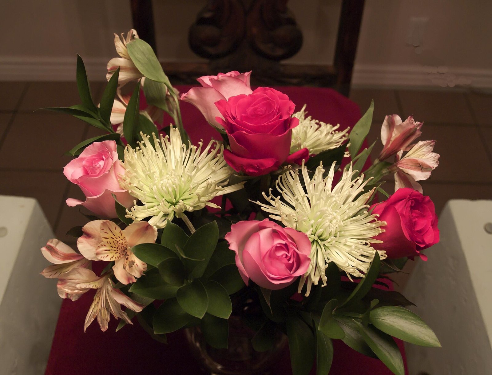 print maxxing thanksgiving table ideas — 4. Mix Patterns, Not Clashes: The Scale Rule