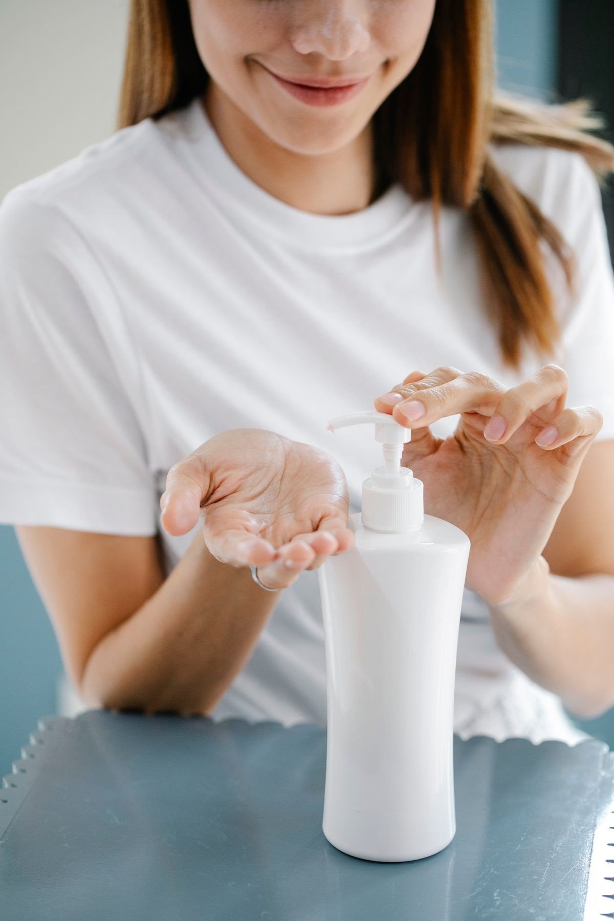 Choosing between different retinol body lotion formulas in a store