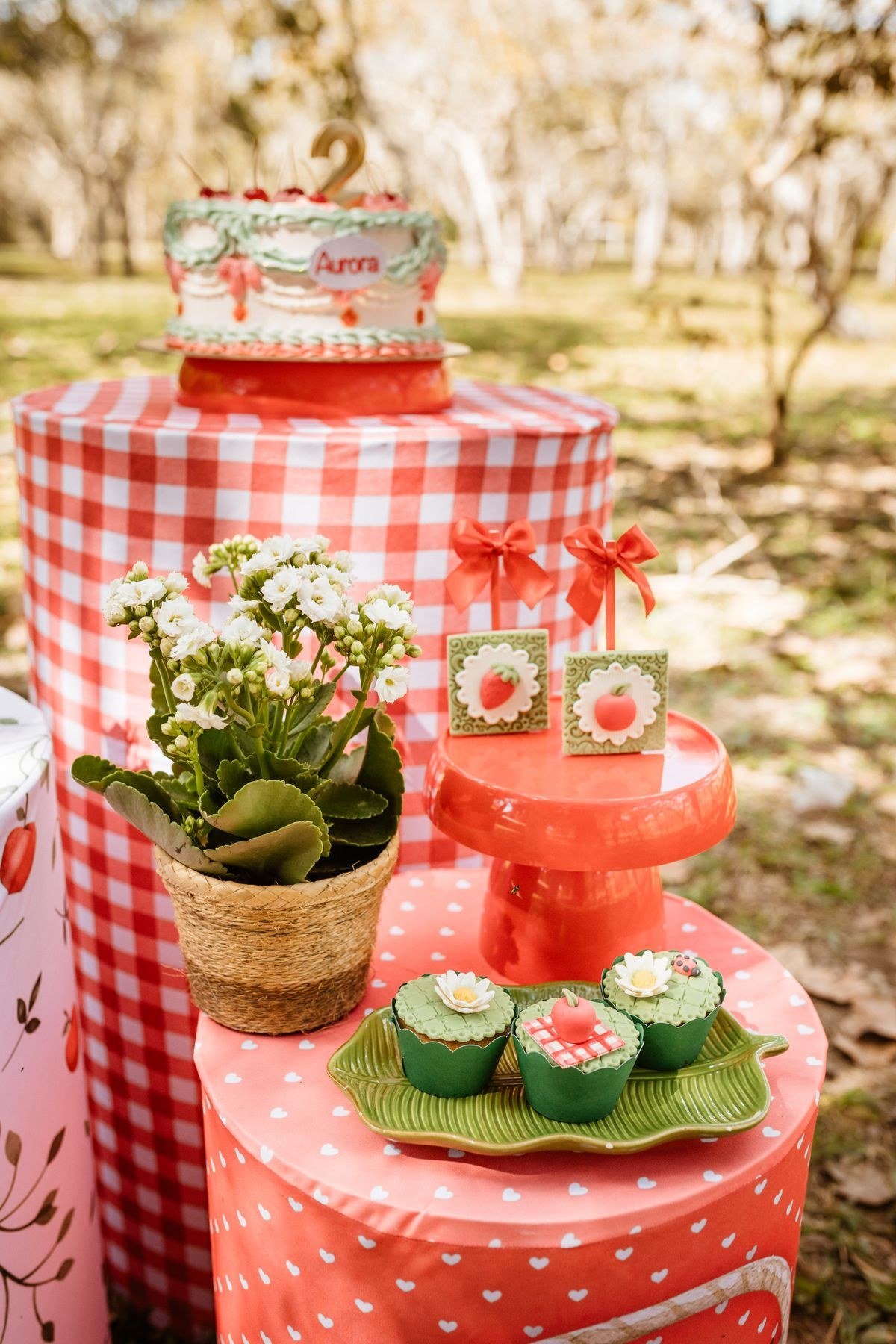 Flower pot cakes served with tea and lemonade at garden party