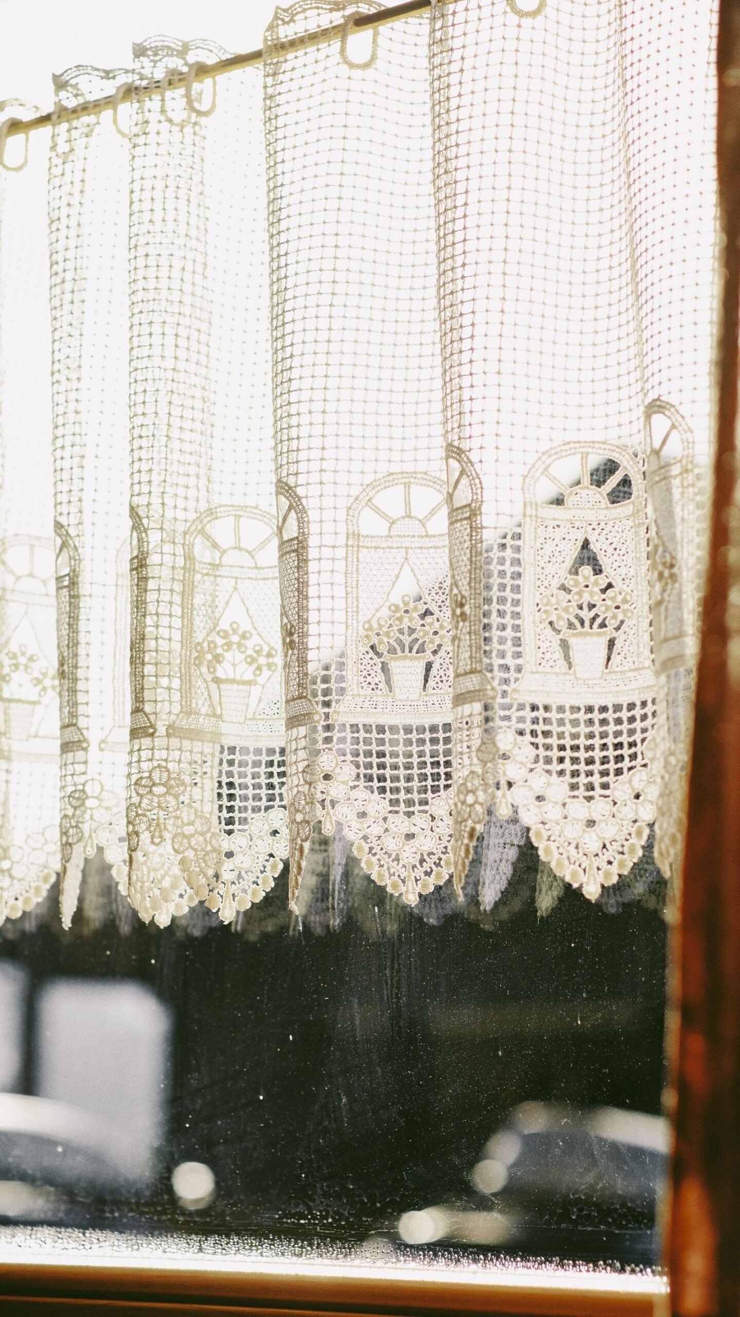 lace curtain decor ideas — Let Your Windows Bloom With Lace