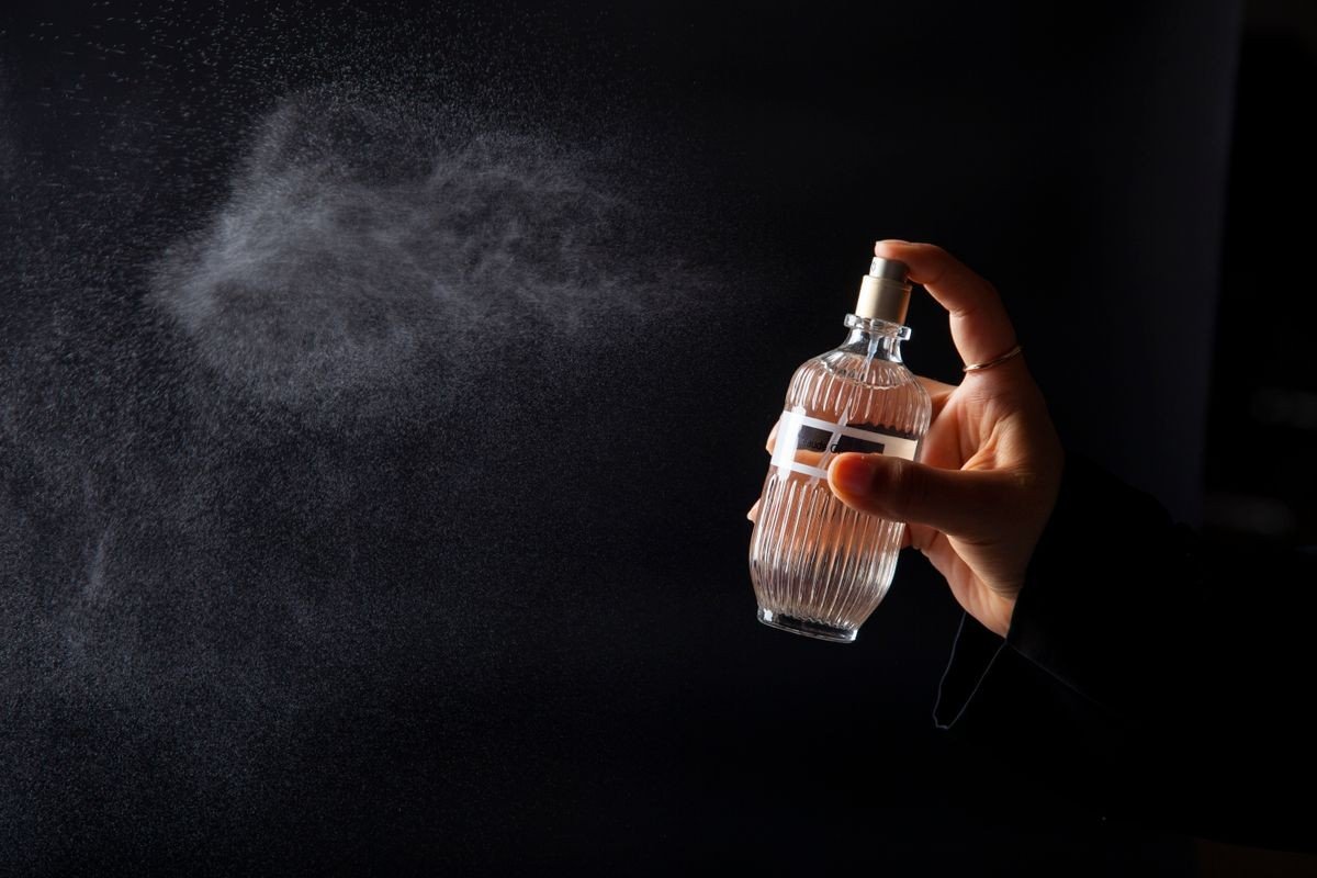 Golden caramel gourmand perfume with a warm evening glow