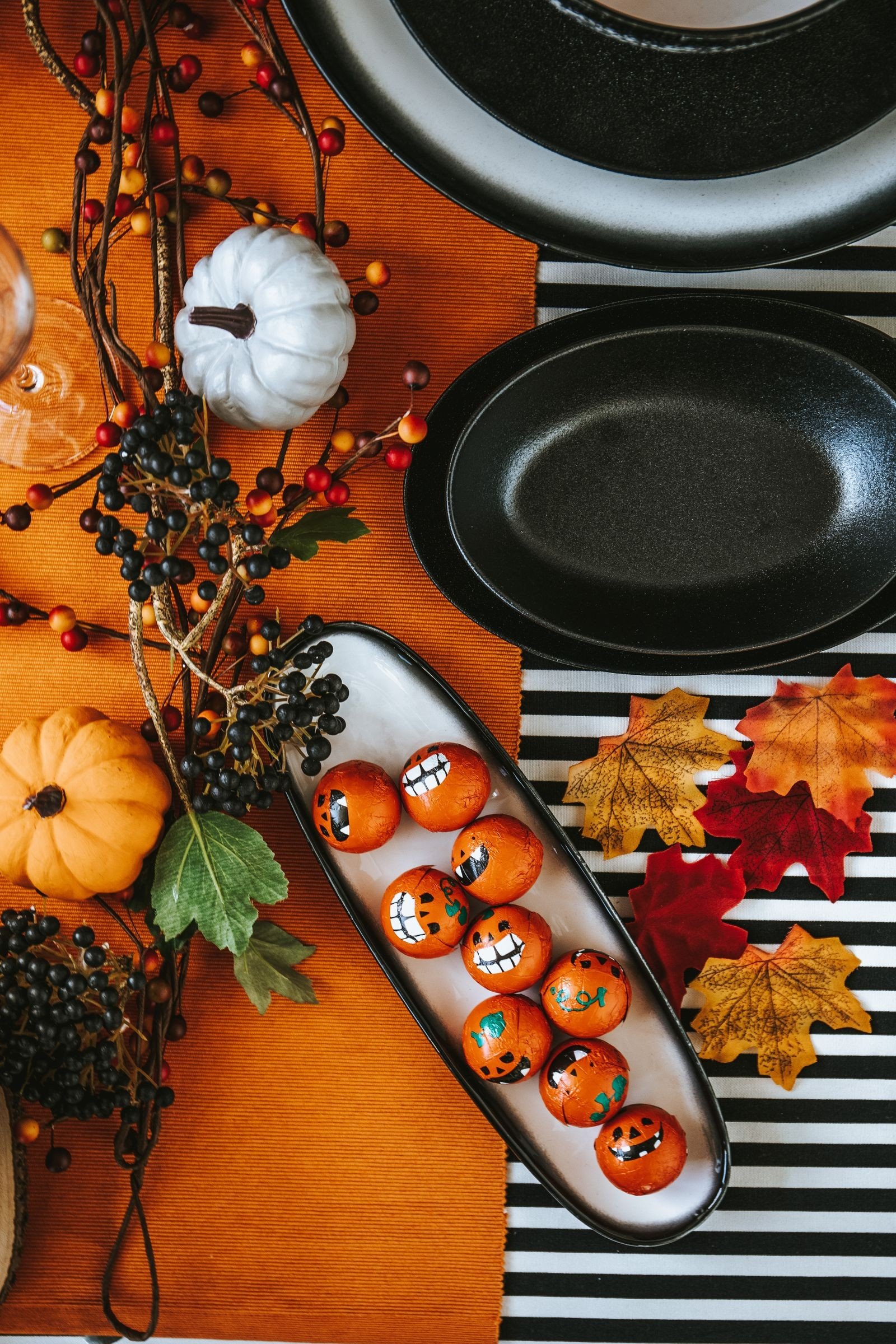 Budget Thanksgiving table with natural foliage and candles