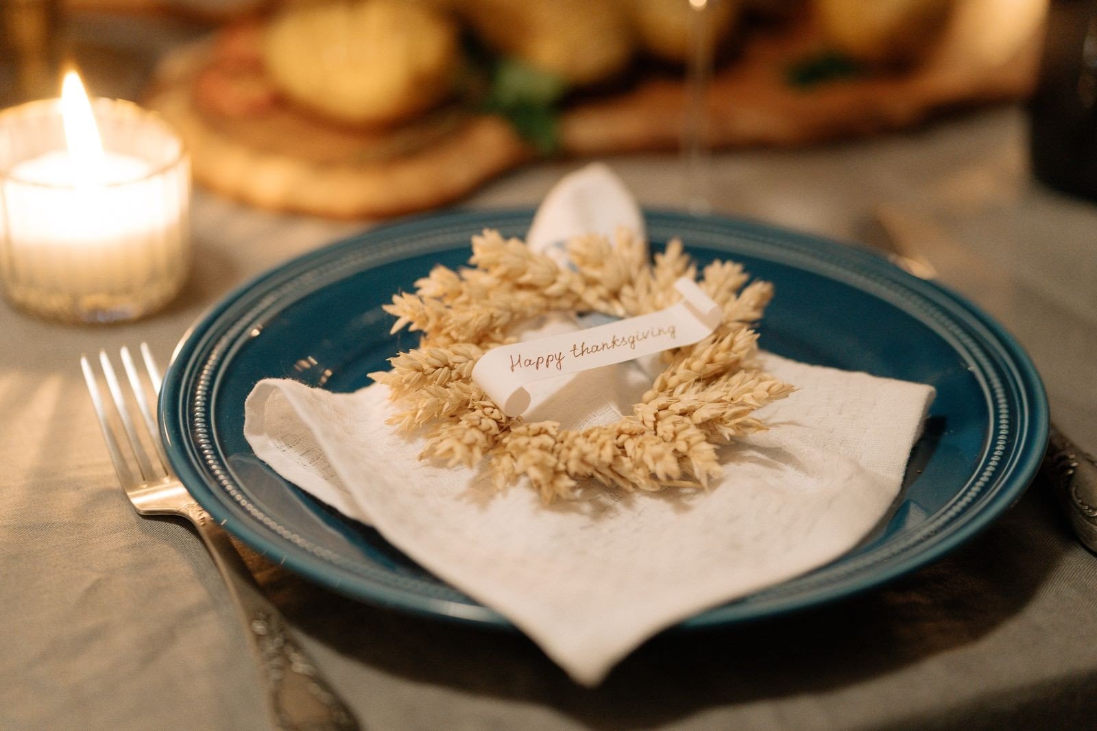 Small apartment Thanksgiving table with compact decor