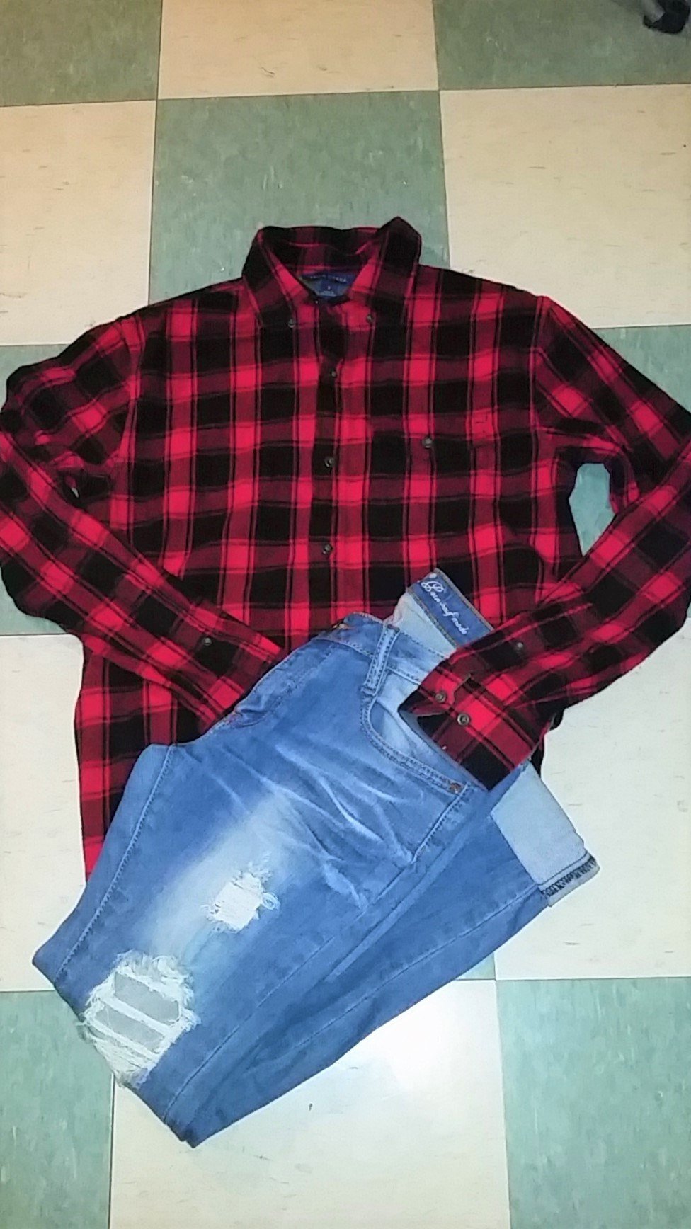 Barrel leg jeans styled with tan leather ankle boots for autumn