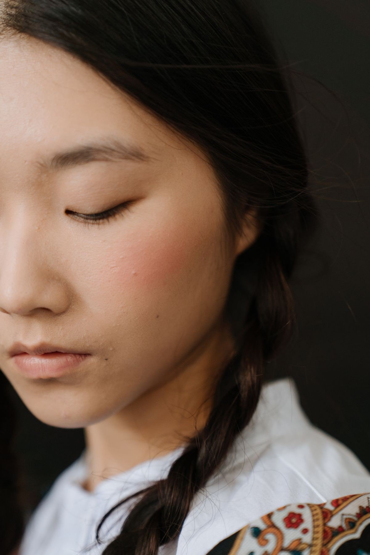 Mauve blush placement techniques for different face shapes