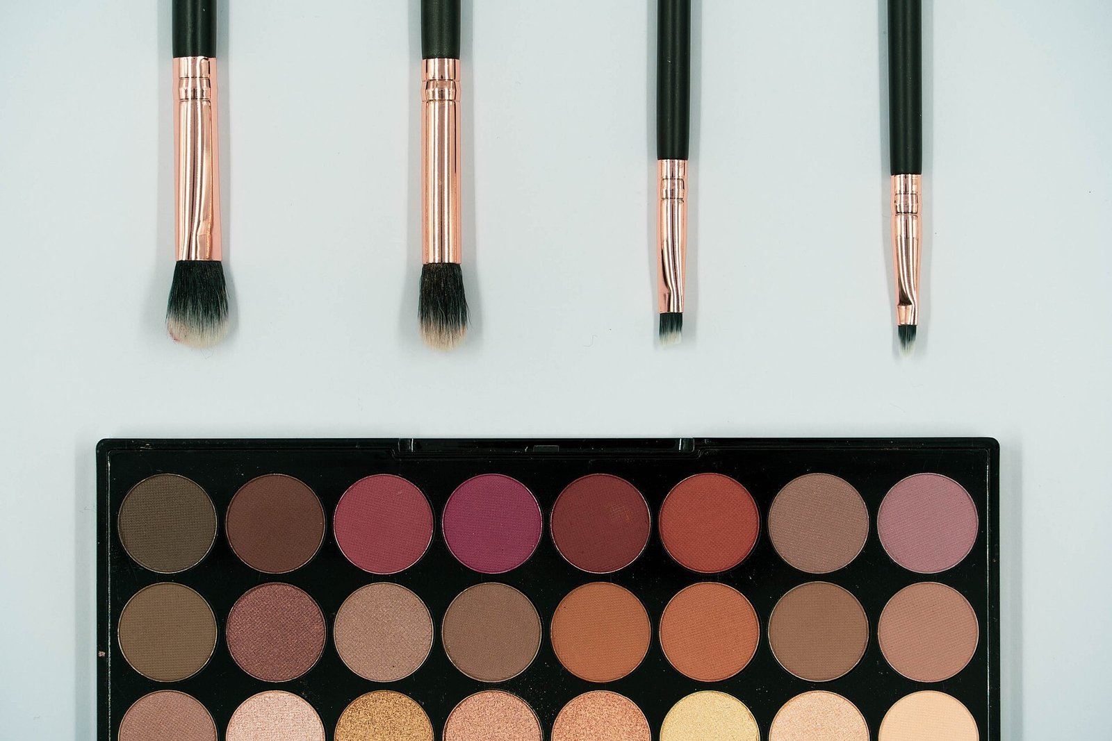Long lasting silver eyeliner set with eyeshadow