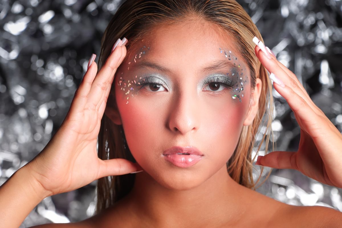 Bold evening silver eyeliner party makeup look