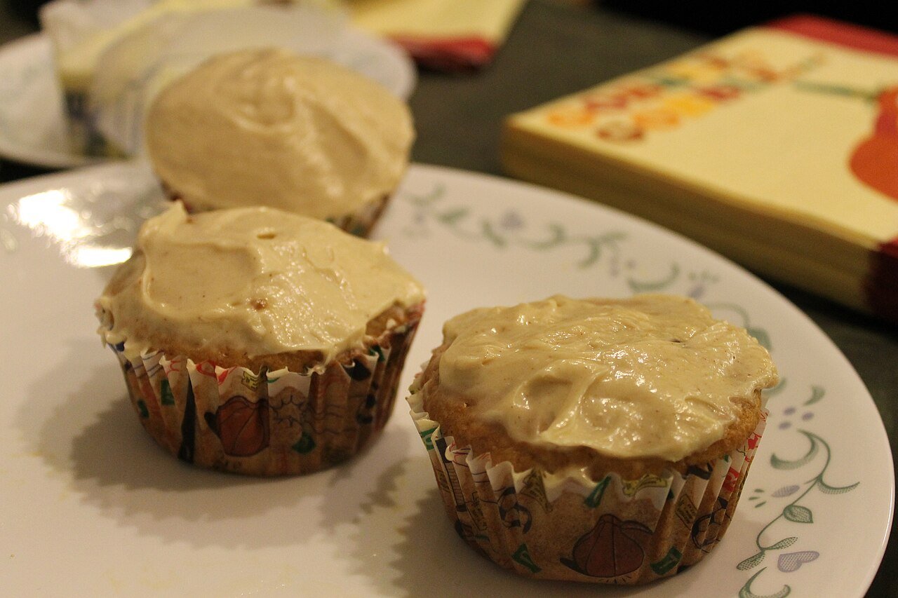 Baking moist cupcakes in a muffin tin lined with paper cases