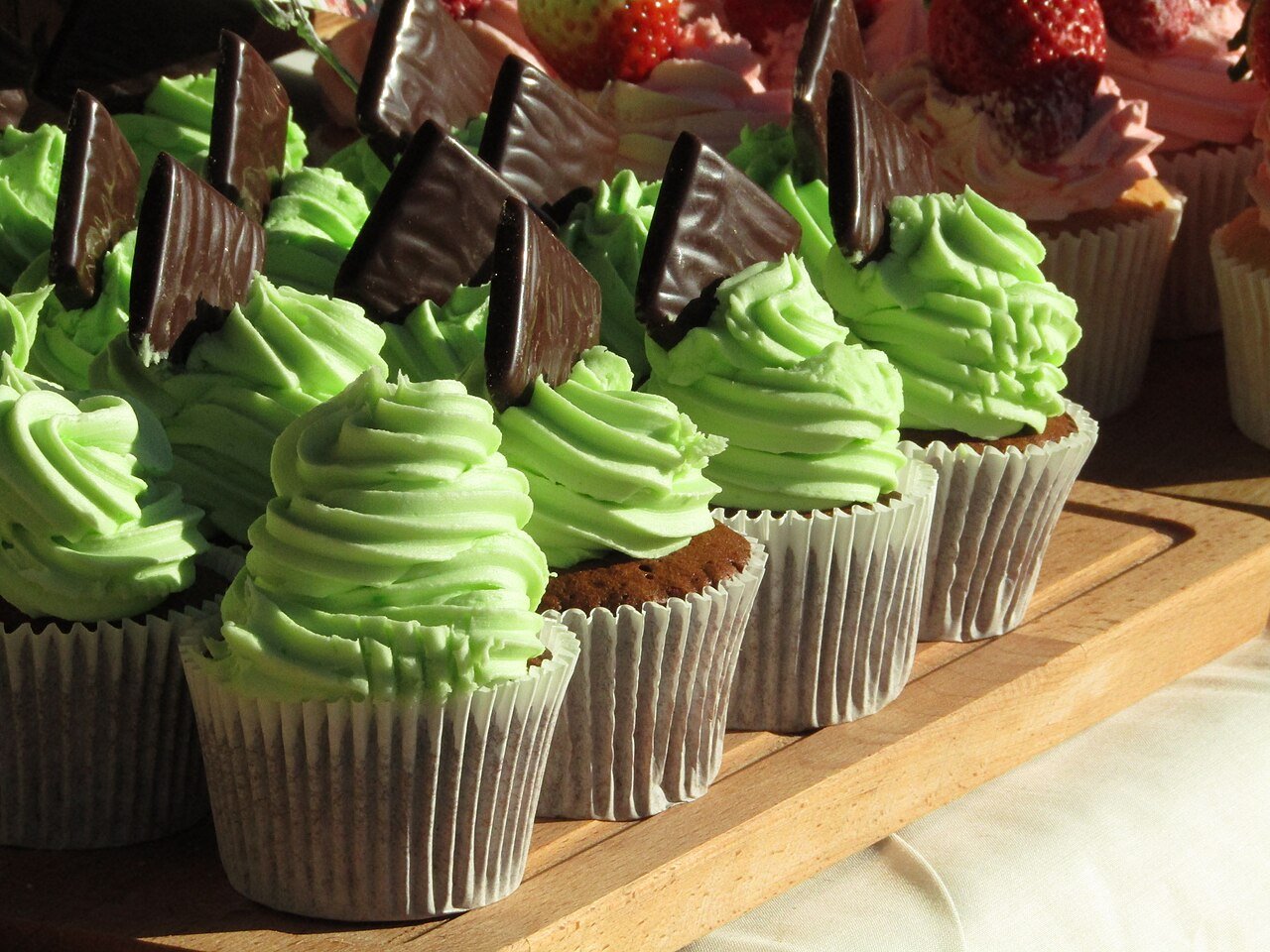 Turkey cupcakes packed for a school Thanksgiving party