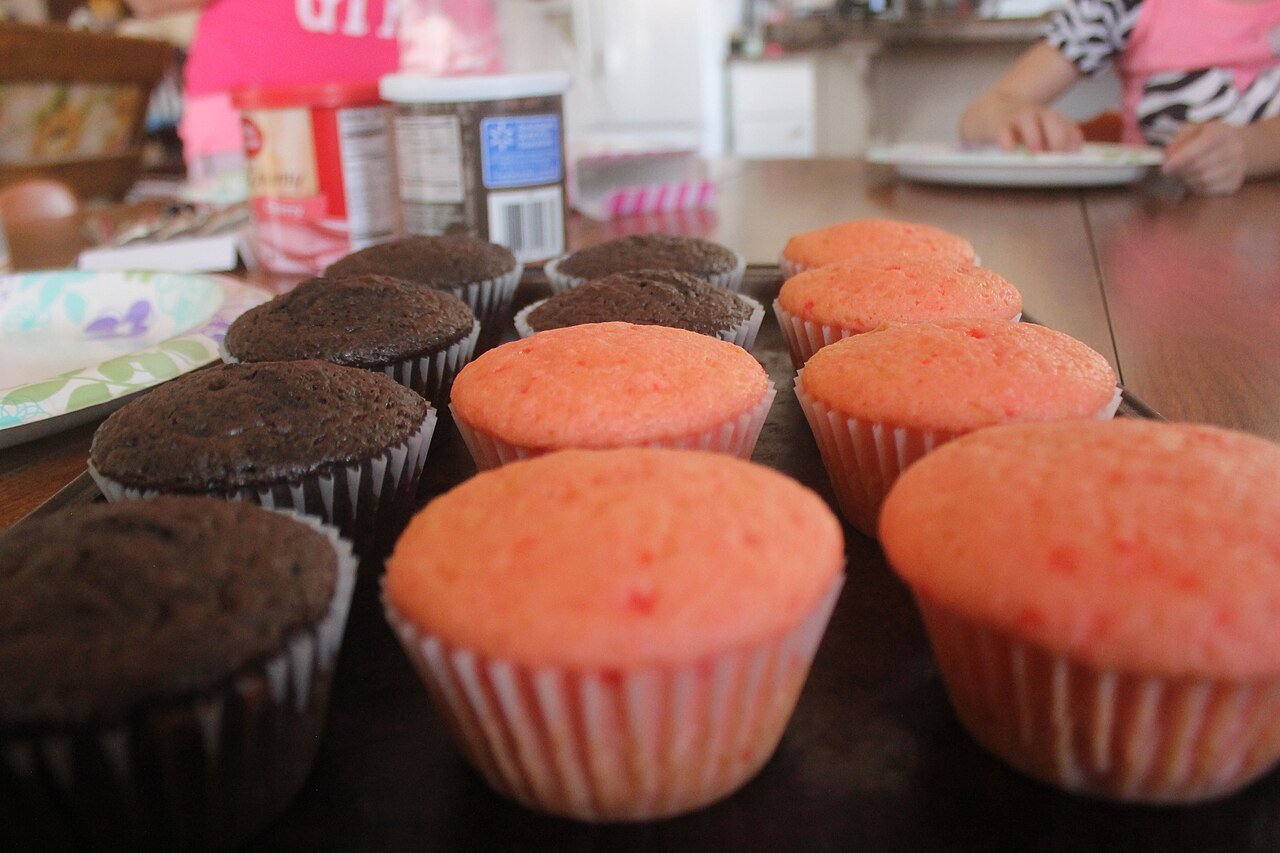 Healthier turkey cupcakes with less sugar and fruit decorations